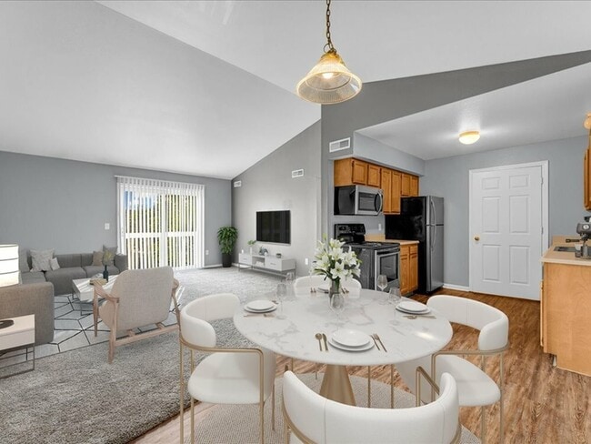 River Club Apartments Dining Area - River Club