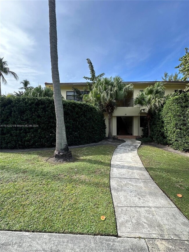 Building Photo - 32 Camden Dr