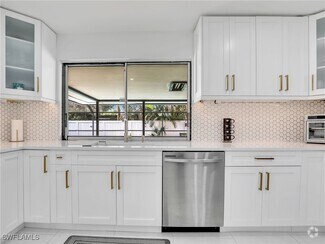 Building Photo - 208 Erie Dr