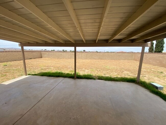 Building Photo - West Palmdale 4 bedroom