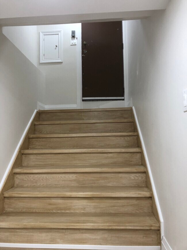 Building Photo - 88 Binswood Av