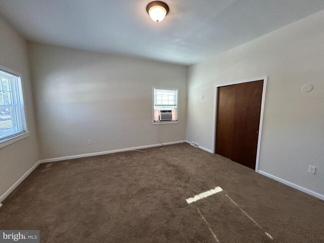 Building Photo - 534 Park Ave