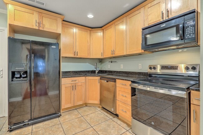 Building Photo - 502 Stinson Dr