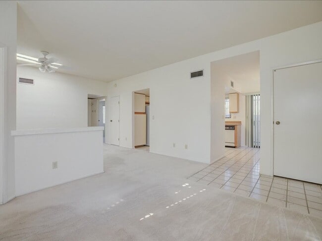 Building Photo - Near the Rillito Walk Path - 3 Bed, 2 Bath with Community Pool!