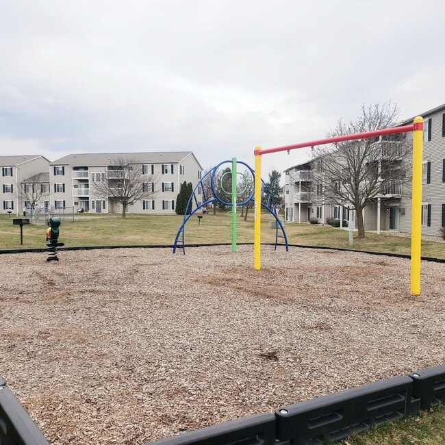 Building Photo - Woodbury Estates Apartments