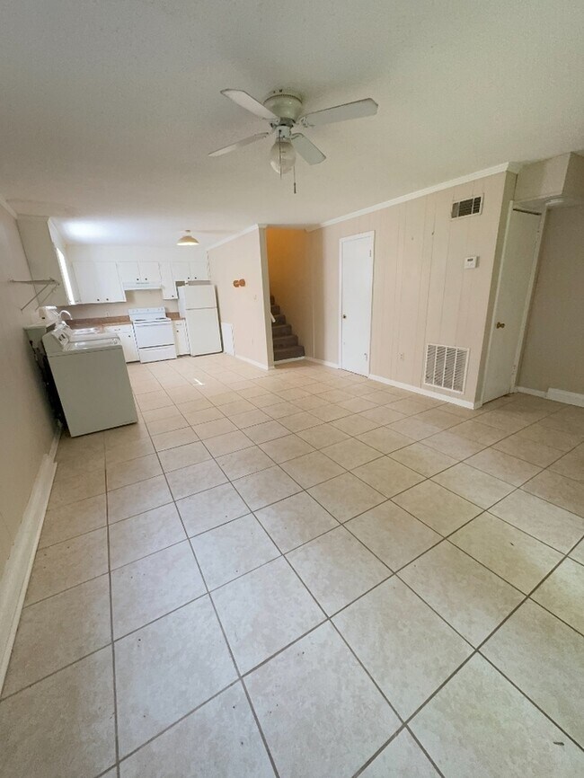 Building Photo - 205 Hammond Cir