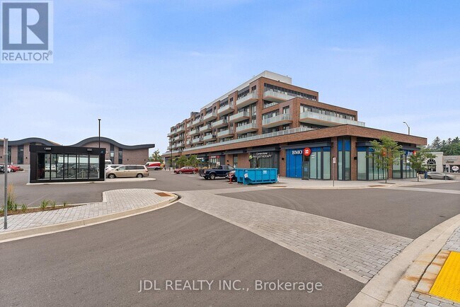 Photo du bâtiment - 215-215 Lakeshore Rd W