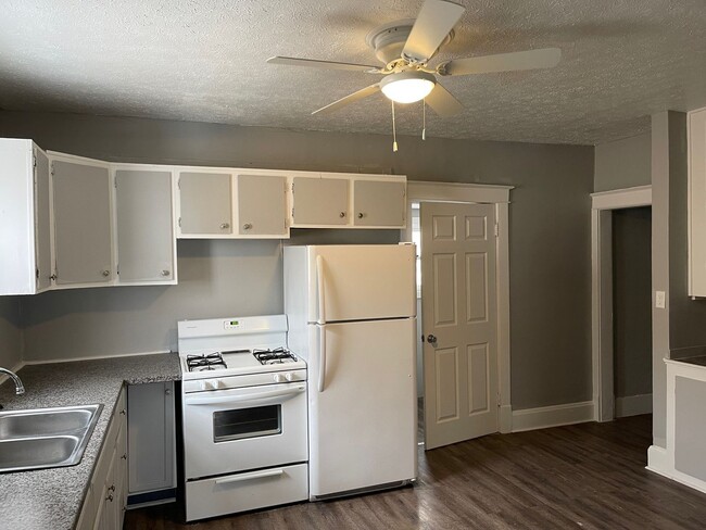 Building Photo - Comfortable 2-Bedroom Silvis Home!