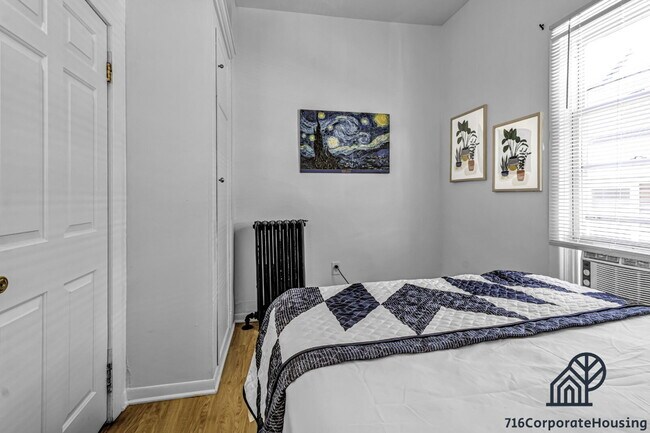 Foto del edificio - Furnished 2-Bedroom Second-Floor Apartment Near Elmwood Village