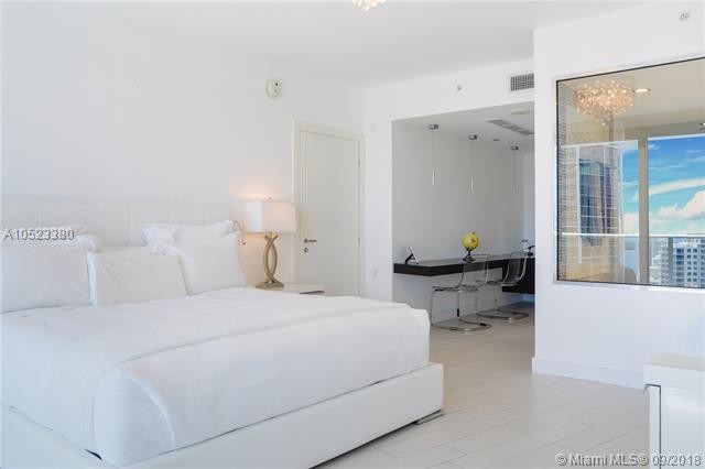 Building Photo - 200 Biscayne Blvd Way