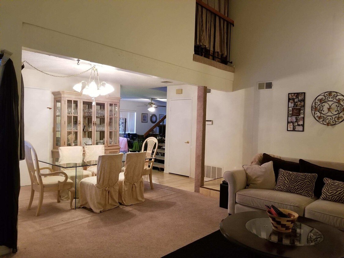 Foto del edificio - 2848 N Woodrow Ave