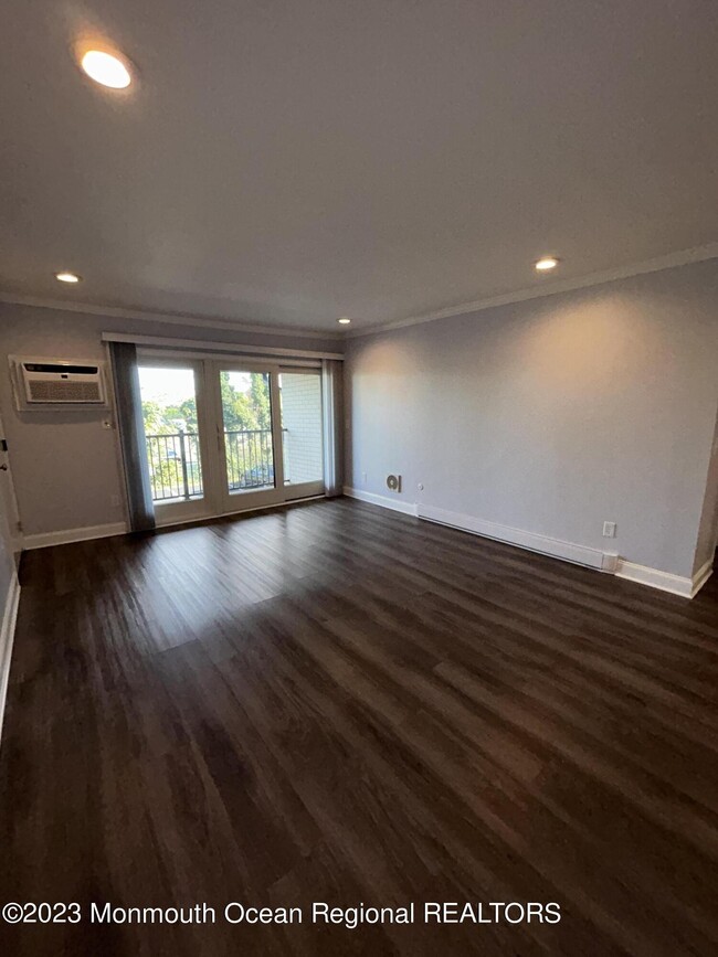 Building Photo - 330-B11 Shore Dr