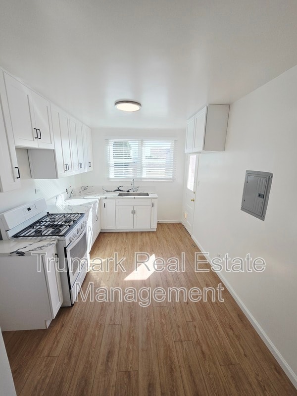Primary Photo - 1552 E Wilson Ave