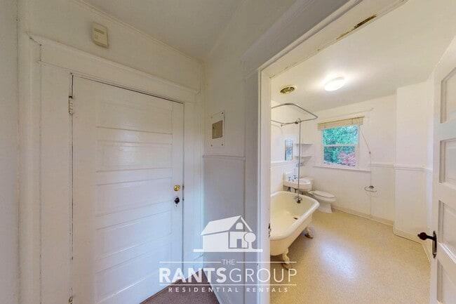 Building Photo - 180