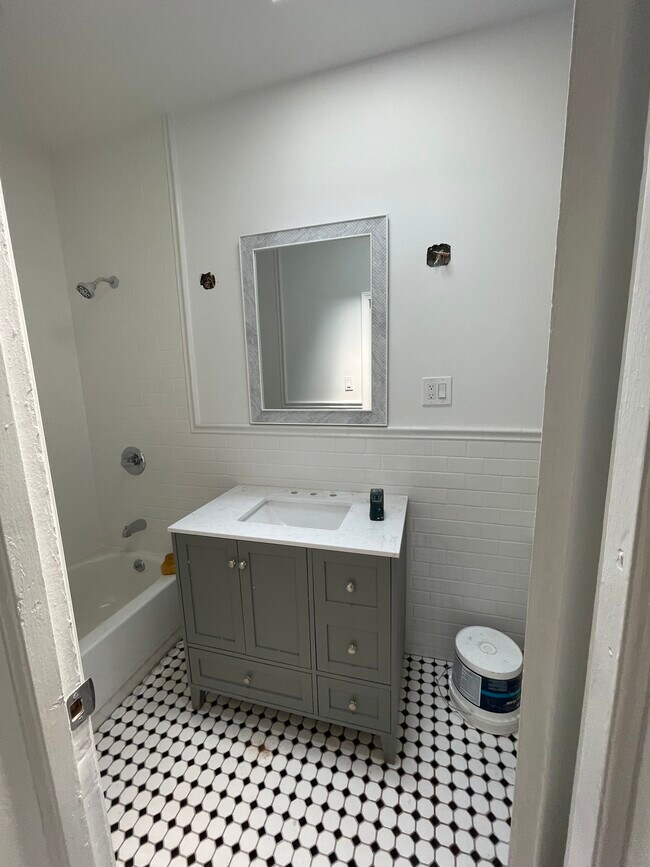 Building Photo - 566-2 Bay Ridge Pky