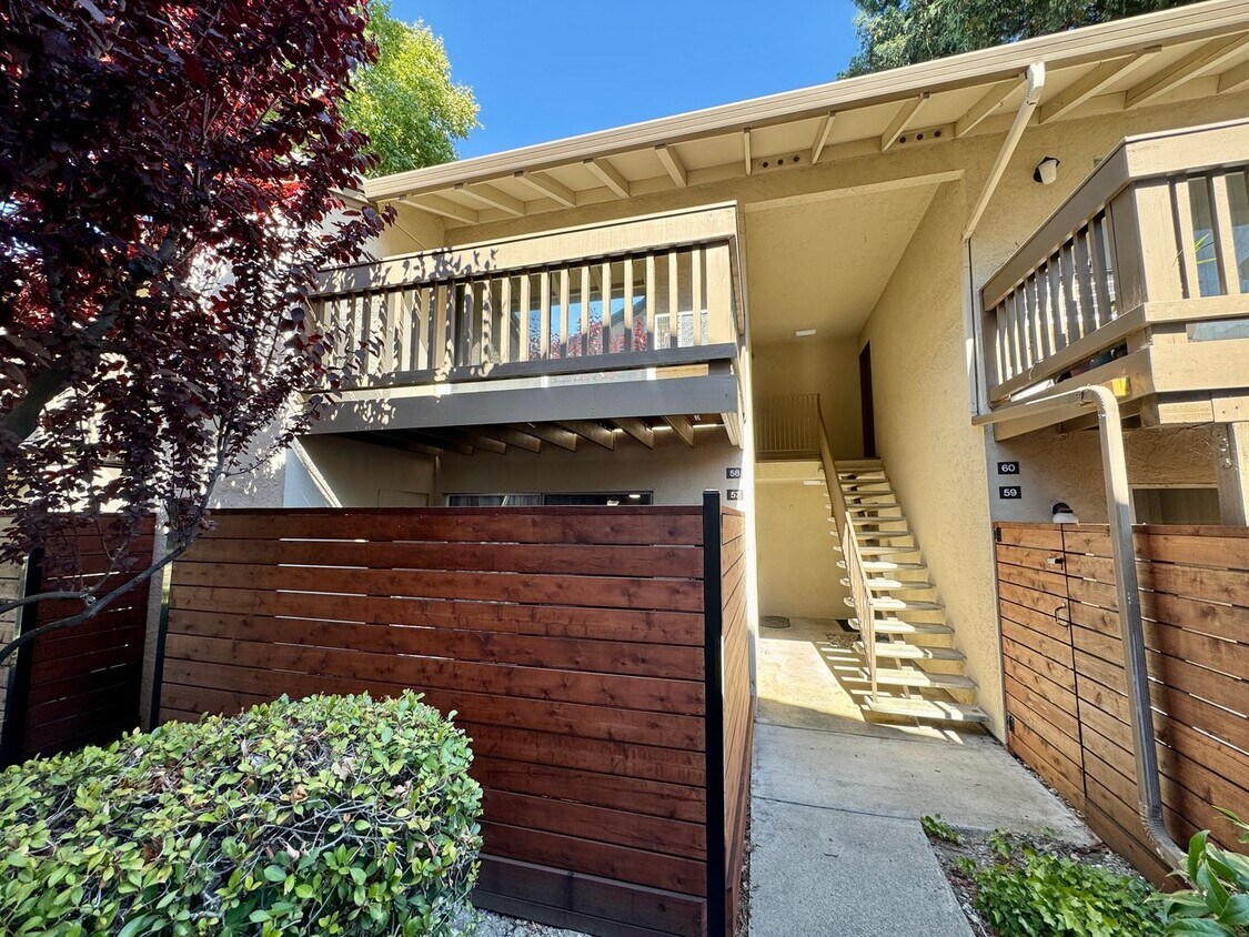 Primary Photo - Nice Upper Unit in the Desired Station West!