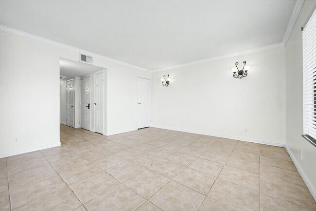 Foto del edificio - 43376 Cook St