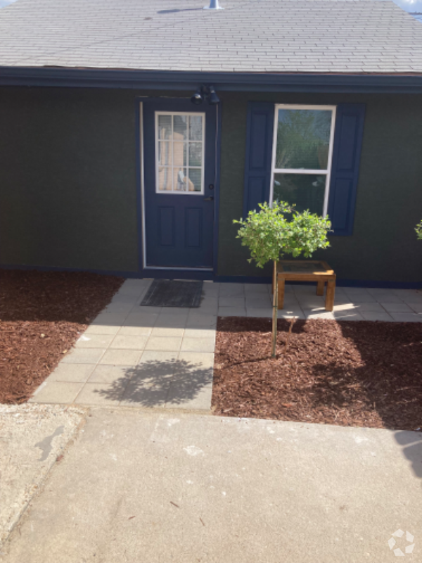 Building Photo - 2760 Eppinger Blvd