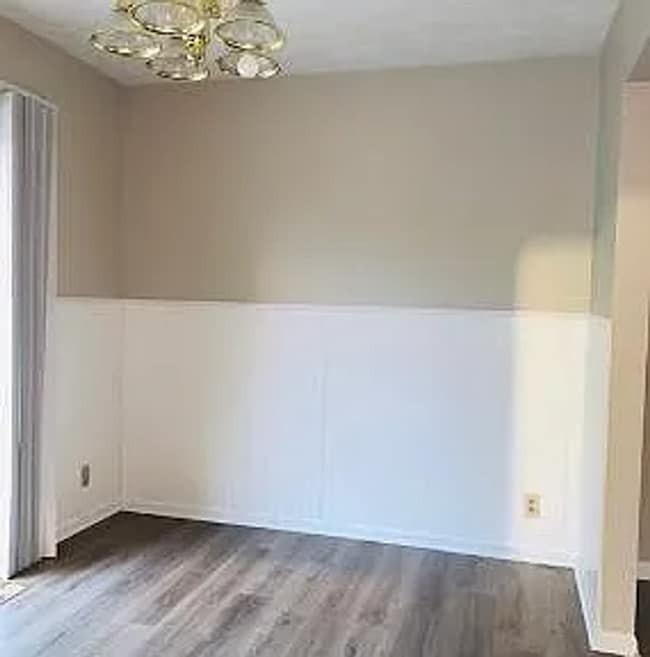 Building Photo - 13828 Y Cir