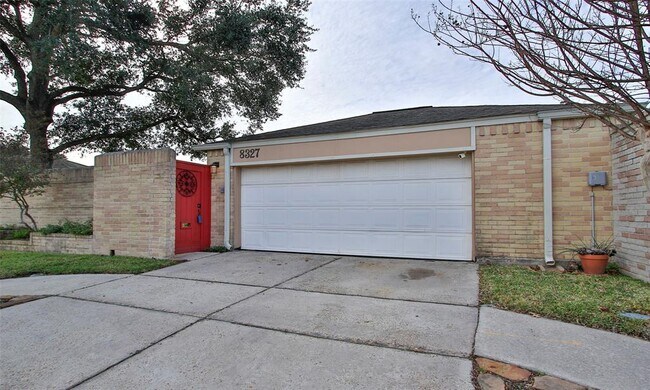 Foto del edificio - 8327 Wind Willow Dr