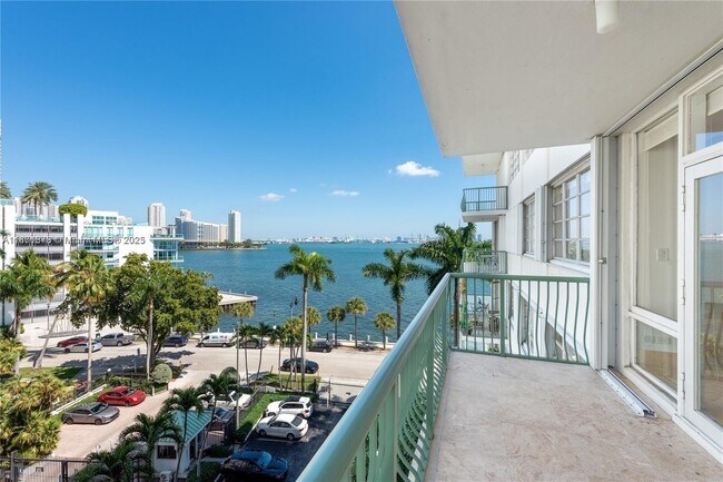 Building Photo - 1408 Brickell Bay Dr