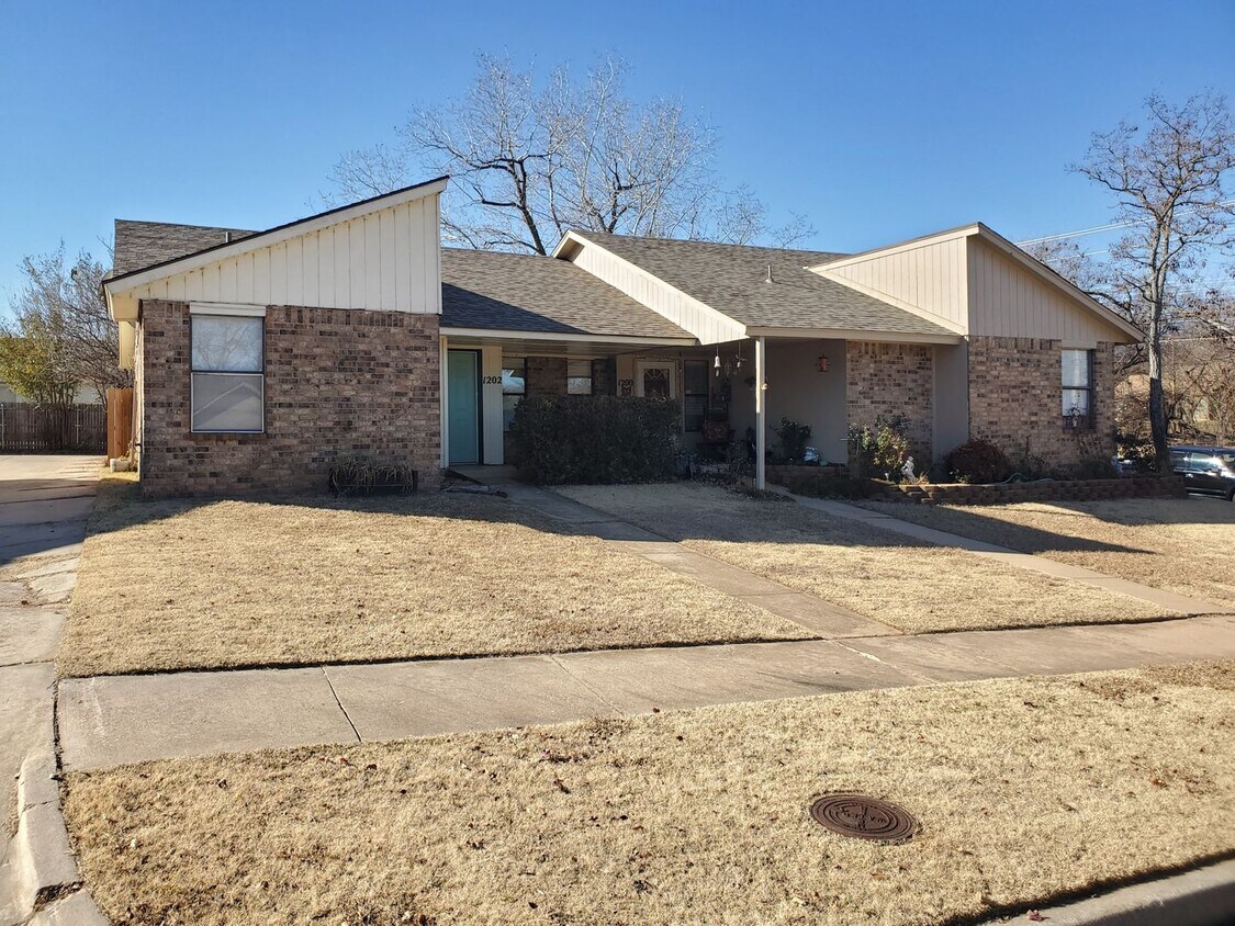 Foto principal - (2) Bed/(2) Bath SE Norman Avail NOW!