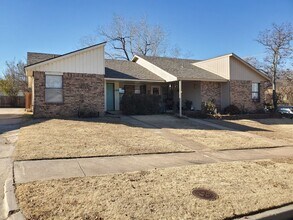 Building Photo - 1202 Clearwater Dr