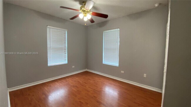 Foto del edificio - 14776 Grant Ln