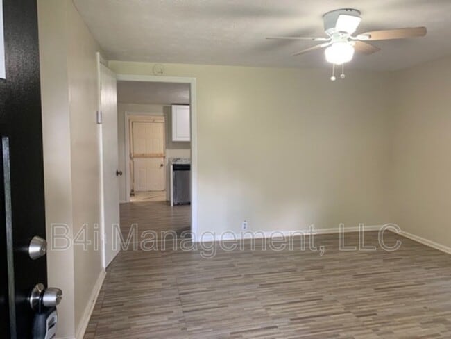 Foto del edificio - 512 Burr St