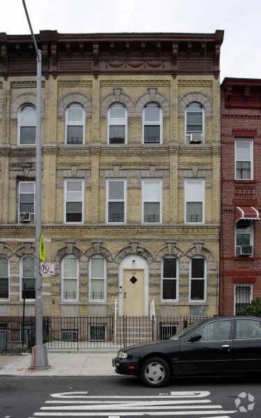 Primary Photo - 828 Halsey St