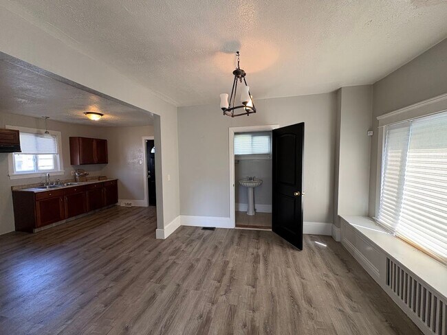Foto del edificio - Three bedroom two bathroom home for rent