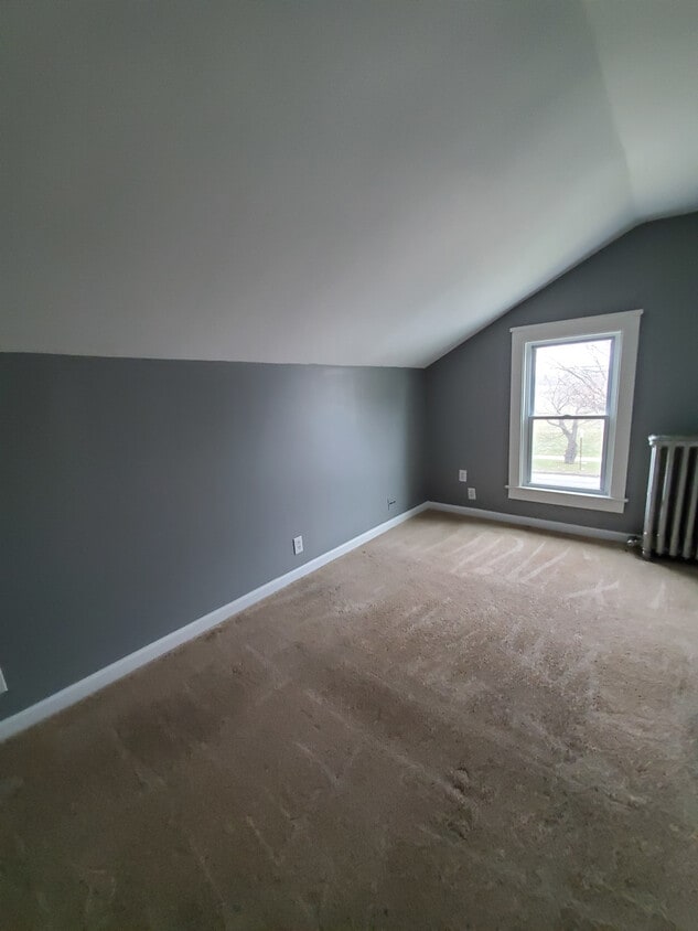 Building Photo - 123 Fernwood Avenue