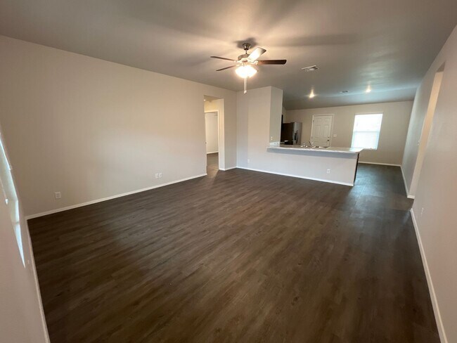 Building Photo - *Pre-leasing* NEWER Four Bedroom | Two Bat...
