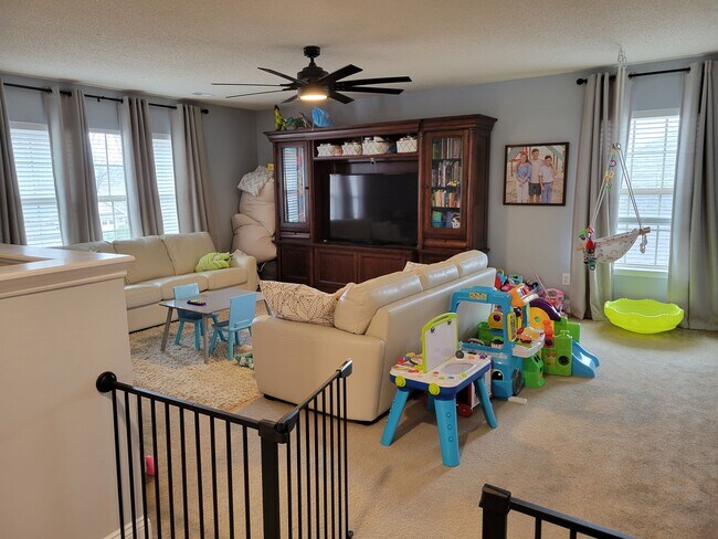 Building Photo - 2508 Oak Place Dr SE