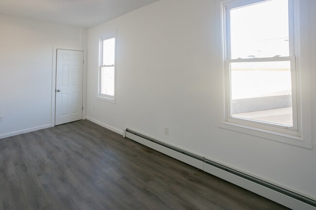 Building Photo - 83 Schley St