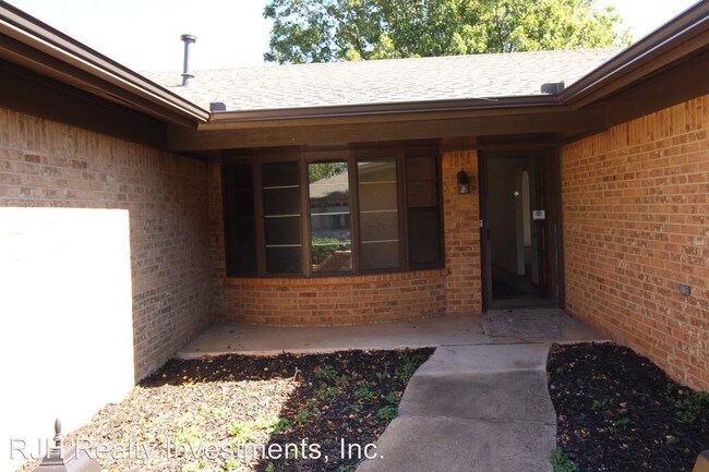 Building Photo - 3 br, 2 bath House - 3700 Oak Grove Dr