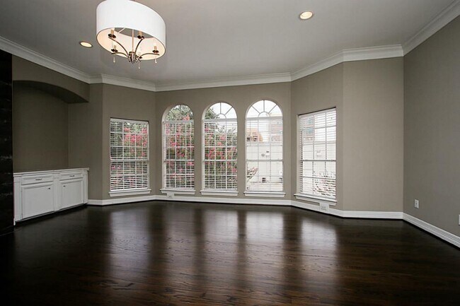 Building Photo - 1709 Peden St