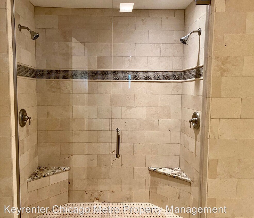 Foto principal - 3 br, 2 bath House - 450 E 13th PL