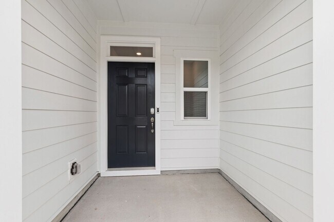 Foto del edificio - Updated 3BR Townhome with Pool and Spaciou...