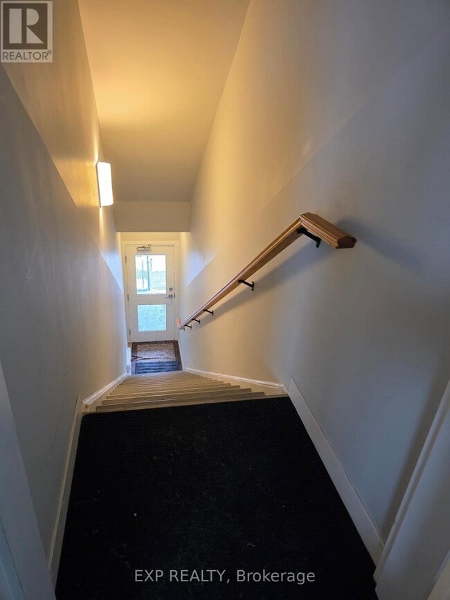 Building Photo - 62 Balsam St