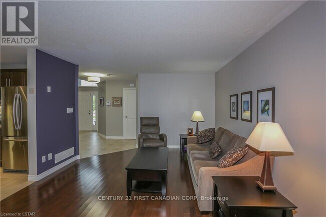 Photo du bâtiment - 1162 Smither Rd