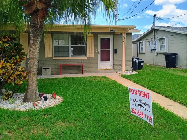 Building Photo - Waterfront Property on CANAL !!!       ***...