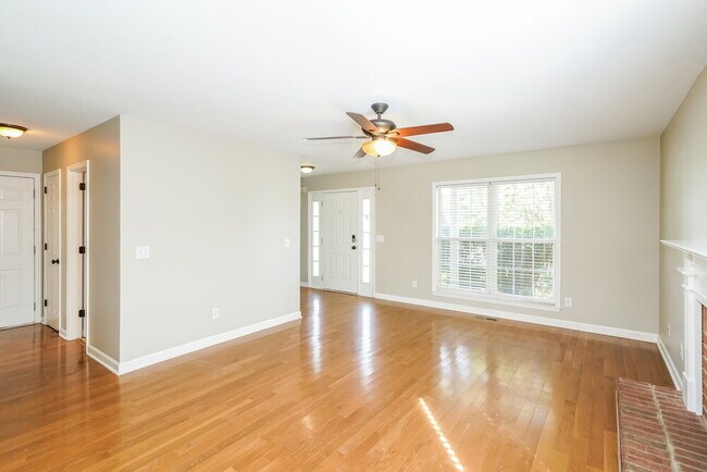 Foto del edificio - 2817 Sutherland Dr