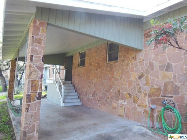 Building Photo - 1151 Canyon Dr