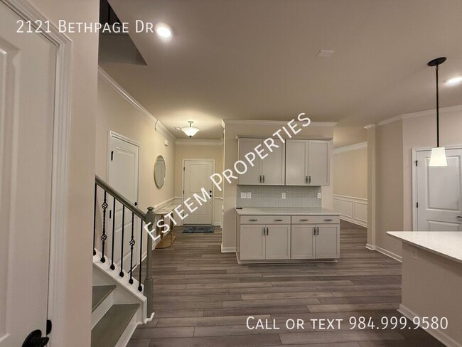 Foto del edificio - 2121 Bethpage Dr