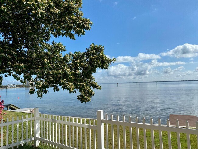 Foto del edificio - 425 Bay Shore Dr