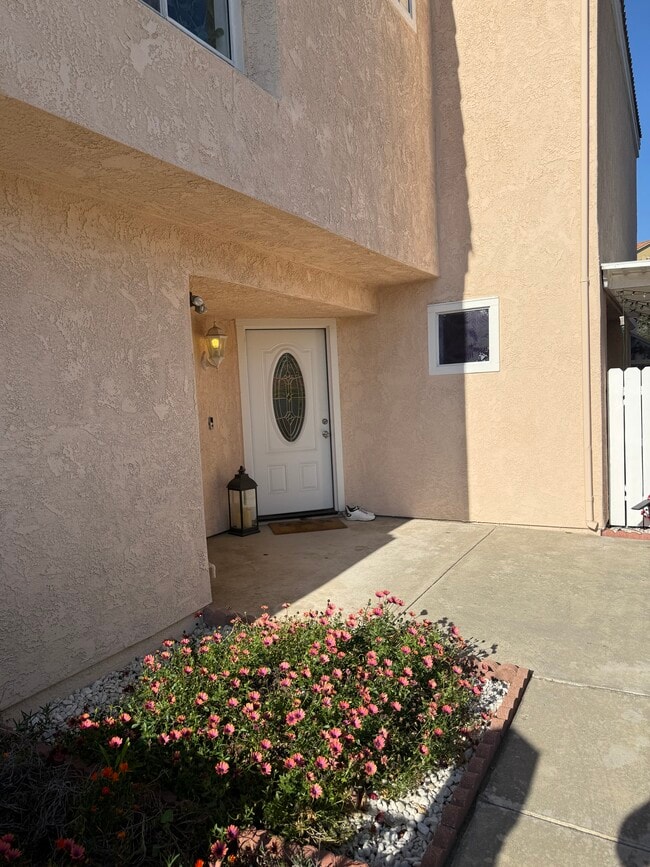 Building Photo - 5160 Baywood Cir