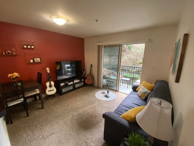 Living Room - 700 E Denny Way