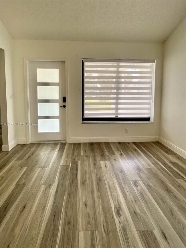 Foto del edificio - 4437 NW 99th Way