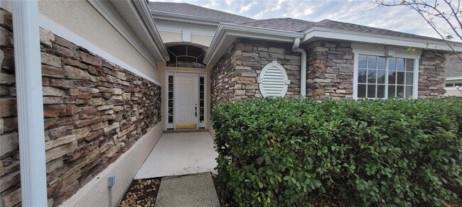 Building Photo - 1748 Golfview Dr